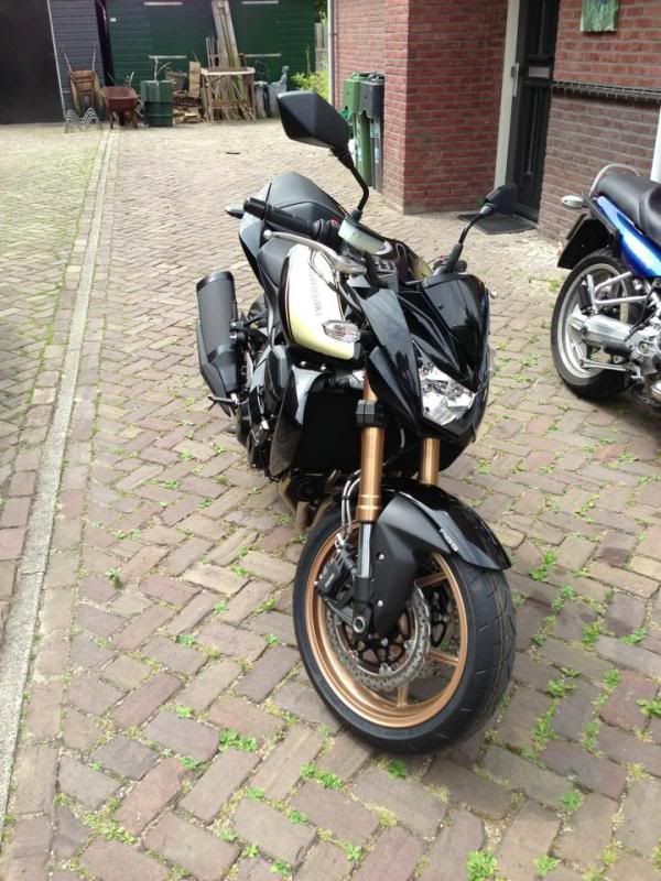 kawasakiz750r_zpsb592f622.jpg