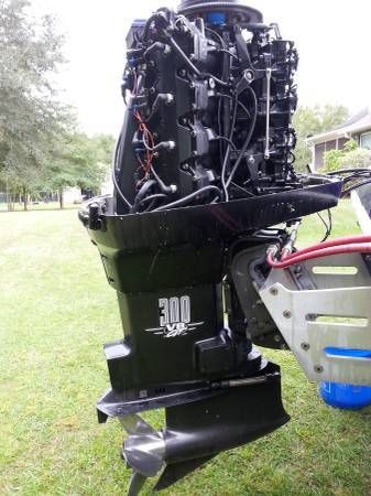 22' Eliminator Dayton 300 Johnson V8 ==> $8,950