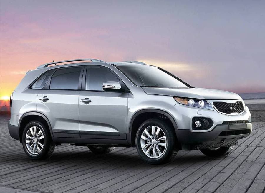 Sorento được thiết kế nhìn rất mạnh mẽ mà không mất đi sự sang trọng